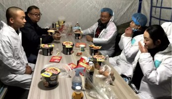 “疫”不容辭（九）|“有我們?cè)冢惴判模　钡诰排驹刚哂瓘?fù)工大考，拱衛(wèi)鳳城、志在必得！